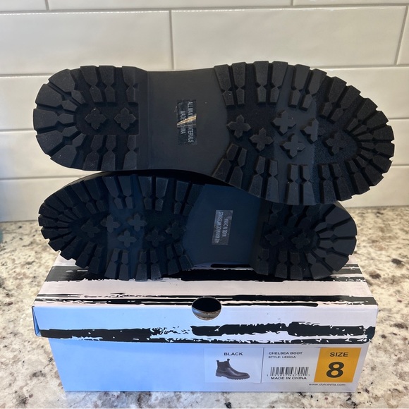 Dolce Vita Women's LEIGHA Chelsea Lightweight Ankle 1.25" Heel Boot Black 8 MOTO - Picture 10 of 10